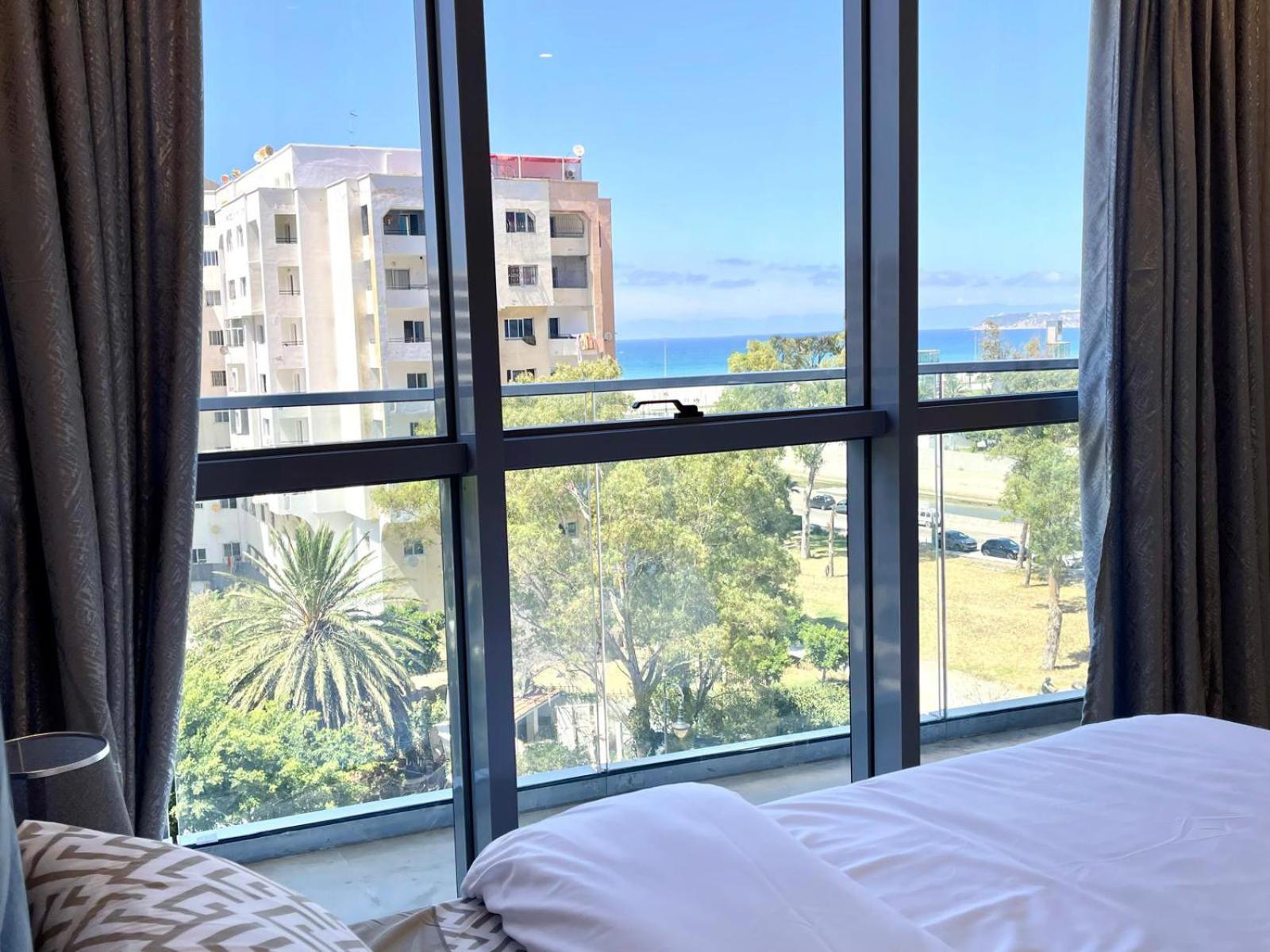 Modern Elegance With Sea Views In Central Tangier - Steps To Beach, Train And Attractions! Exterior foto