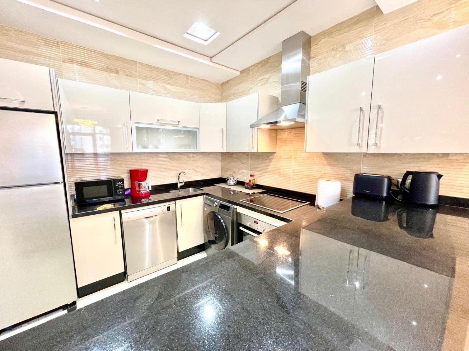 Modern Elegance With Sea Views In Central Tangier - Steps To Beach, Train And Attractions! Exterior foto
